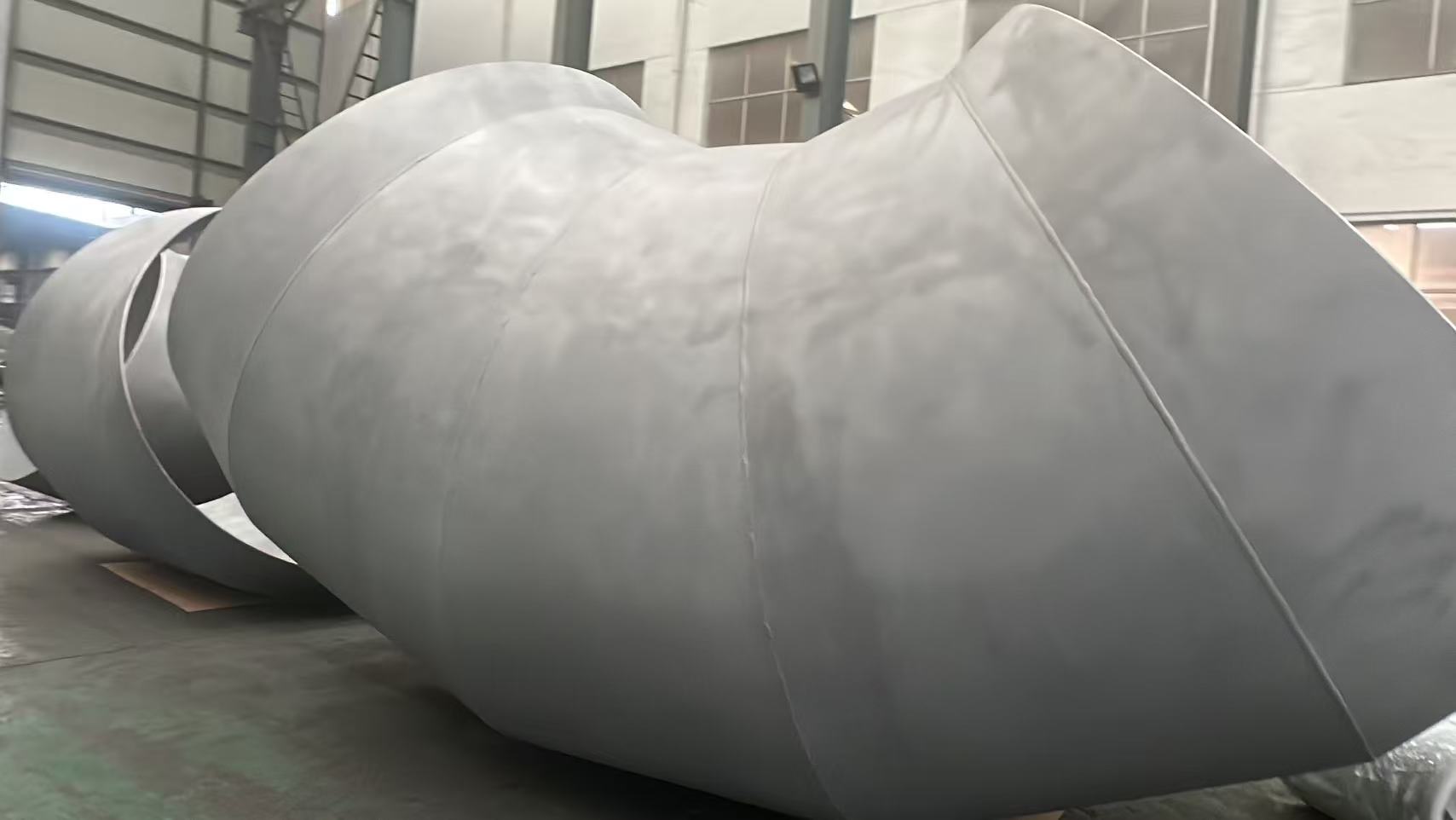 زانویی 90 درجه DN2438×8 با موفقیت ساخته شد