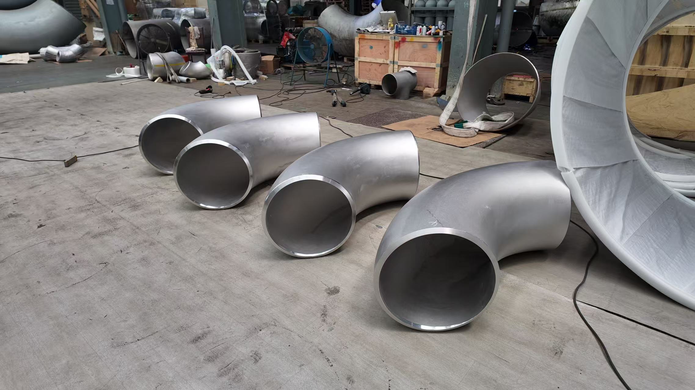 چرا مهندسان اتصالات آهنگری را به جای جایگزین های ریخته گری برای سیستم های لوله کشی بحرانی مشخص می کنند؟