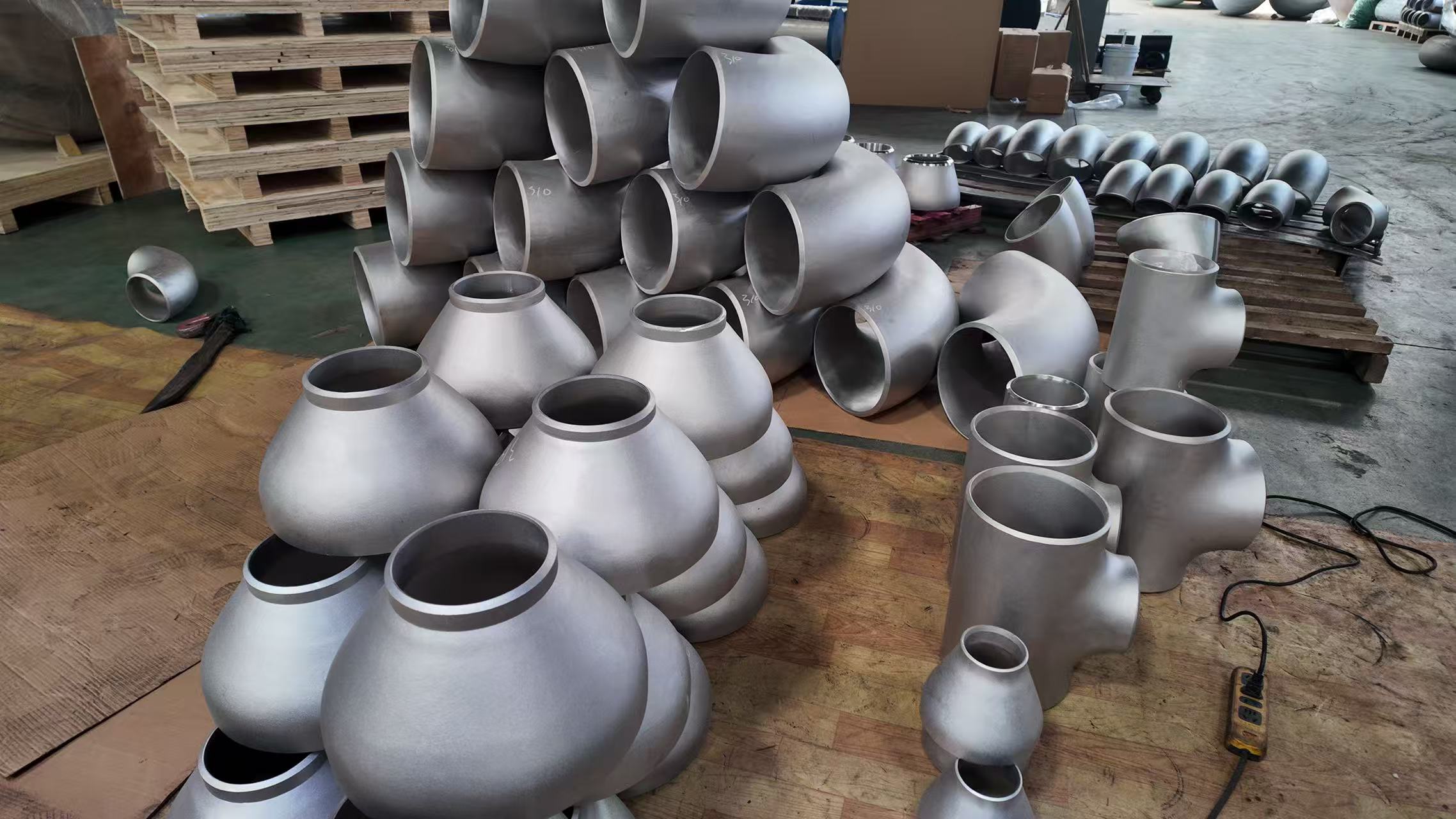 چگونه سه راهی مساوی جعلی طراحی، دوام و تطبیق پذیری روزمره را متعادل می کند